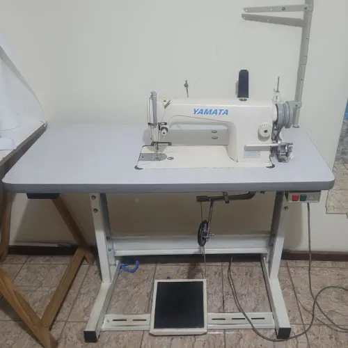 Máquina de costura reta industrial
