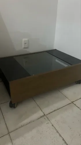Mesa de centro com rodinhas