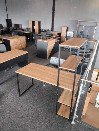 Mesa de Escritório Escrivaninha com 5 Prateleiras - 0,75x1,35x0,60cm (ENTREGAS EM ATÉ 24h)