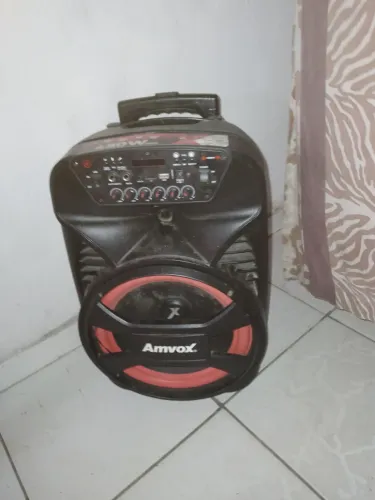Caixa amplificada amvox 480w não funciona só funciona radio