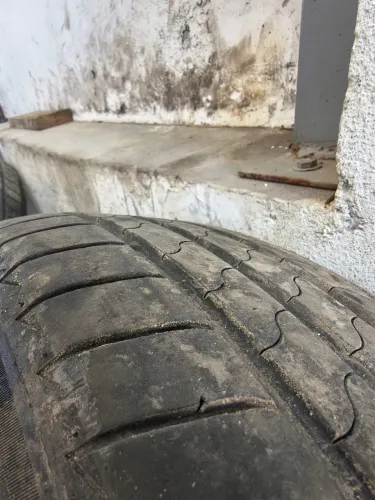 Pneu semi novo R17