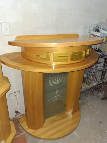 Púlpito de madeira para igreja com gaveta trancavel 