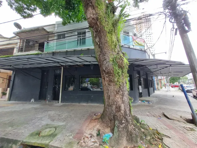 Ponto comercial com estacionamento, de esquina, próximo ao Líder da Dom Pedro I com 584 m2