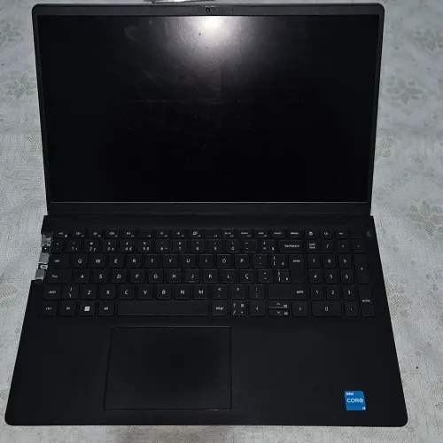 Dell Vostro 15 3510 | i3 11ª Geração | 8GB RAM | SSD 256GB + Kit Logitech Sem Fio