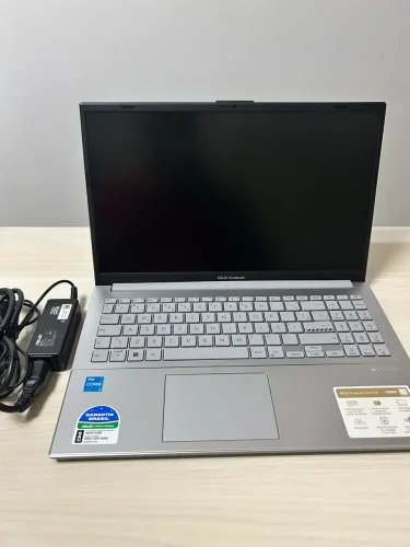 NOTEBOOK ASUS - i3 12th | 4GB | SSD 120GB - SEM MARCAS DE USO