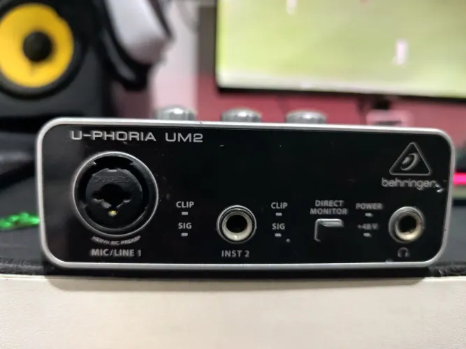Interface de áudio Behringer U-phoria UM2
