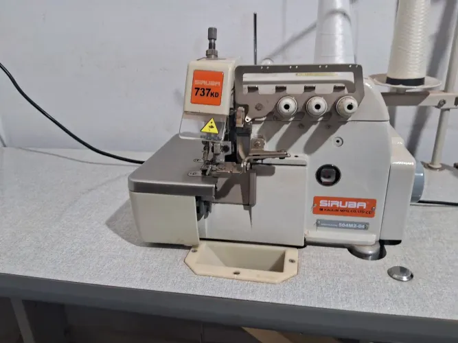 Máquina overloque industrial siruba