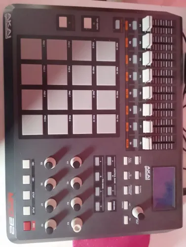 Akai 32 - 16 pads