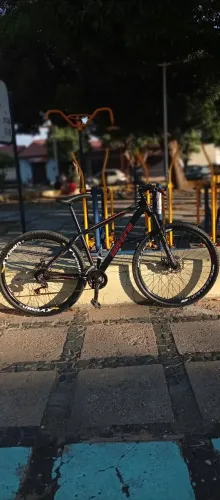 Bicicleta High One Aro 29 - Quadro 17 | Freio a Disco | Excelente Estado