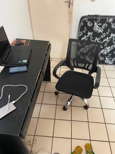 Escrivaninha e cadeira de escritório