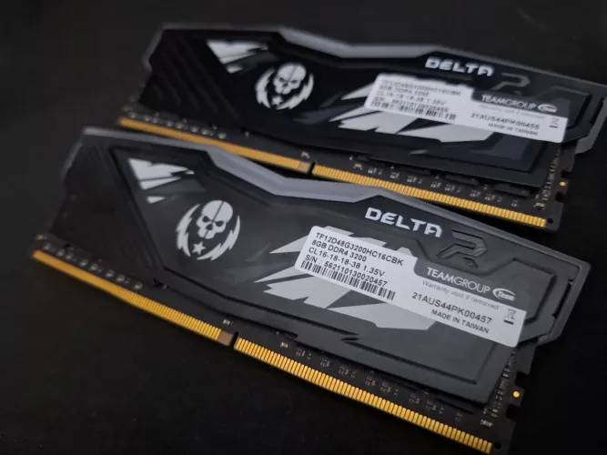 Memória Ram T-Force Delta RGB DDR4 16GB (2x8GB) 3200Mhz
