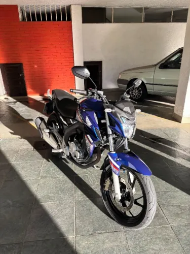 Moto de garagem