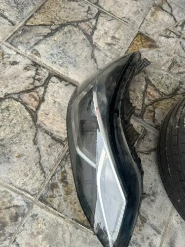 Vende-se Farol Cruze LTZ
