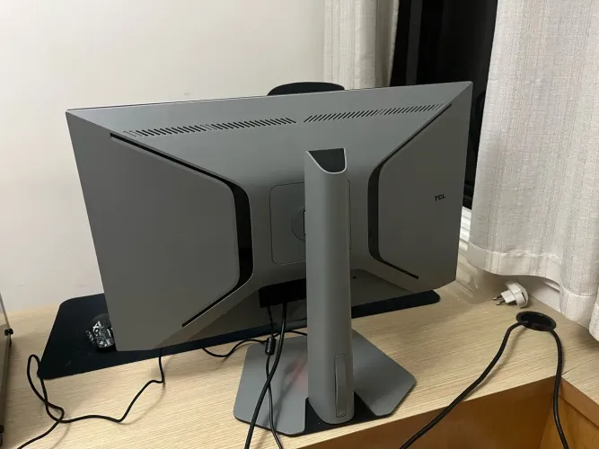 Monitor TCL QD Mini LED 27?