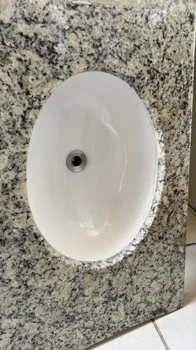 Pia de granito 80x55 cm com cuba