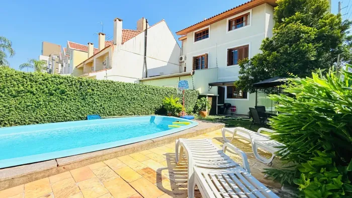 CASA MOBILIADA À VENDA, 3 QUARTOS, SUÍTE, 3 BANHEIROS, PISCINA, ESPAÇO GOURMET, VAGA PRA 2
