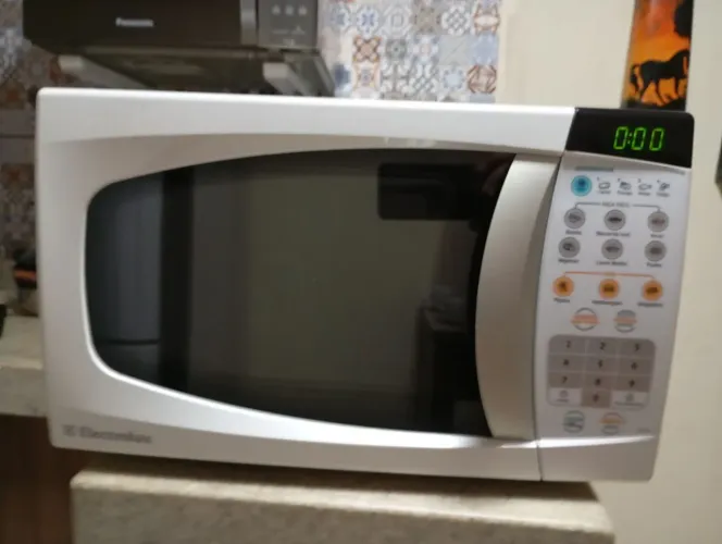 Microondas Eletrolux 18L