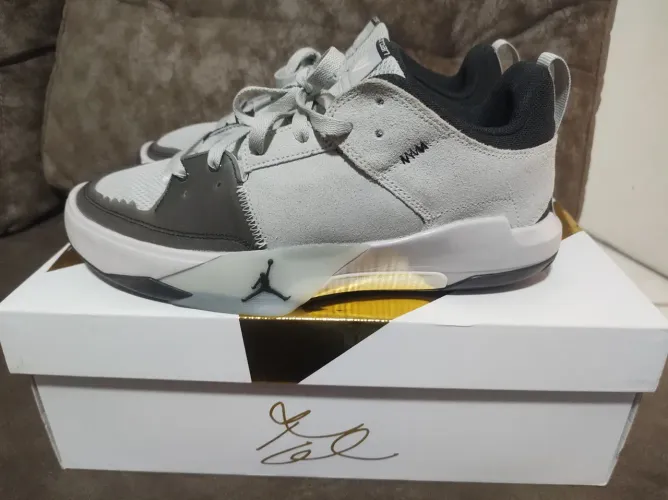 Tenis Jordan One take 5 41