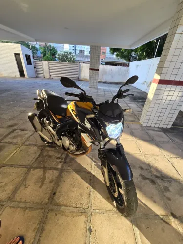 CB Twister 250 Flex 2020 cor amarela, 46.500 km rodados.