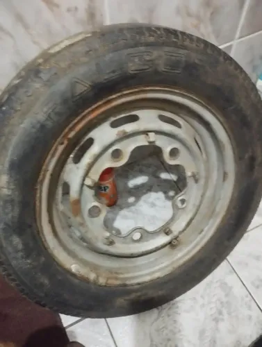 Roda Fusca com pneu aro 15 5 furos 