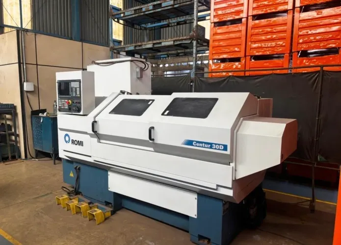 VENDO UM TORNO CNC ROMI CENTUR 30 D 2018 todo revisado tem interesse