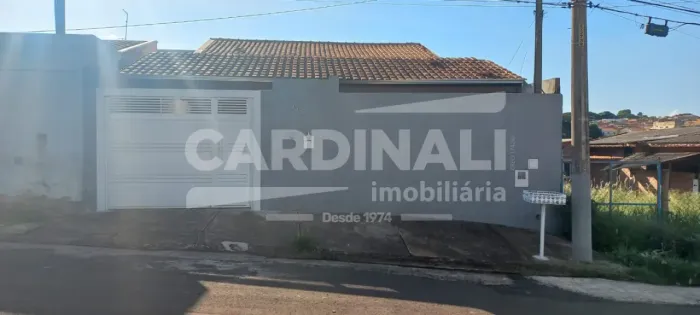 Casa com boa localização, próximo a escolas e creches.