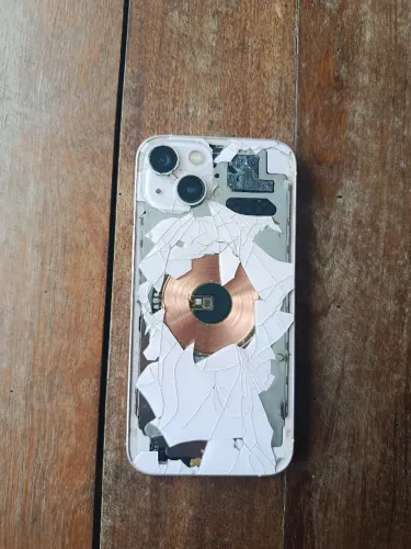 iPhone 13 com defeito 128gb faço envio para todo o Brasil pela Olx pay 