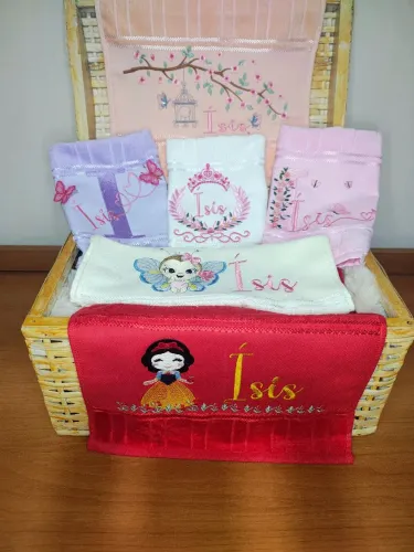Toalhinhas com bordado personalizado 