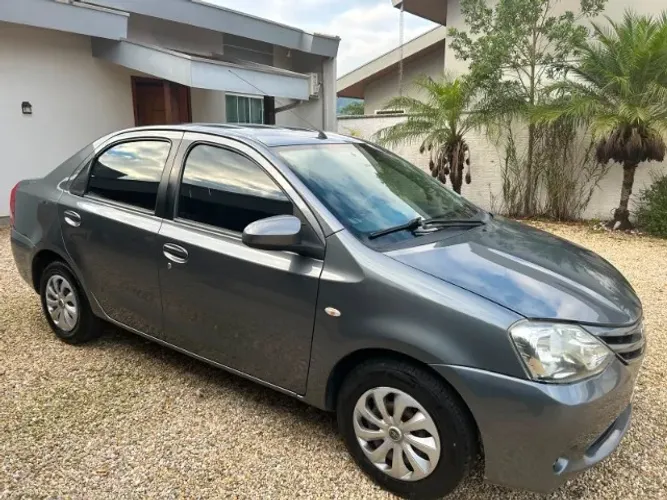 Toyota Etios XS Sedan 1.5 Flex 16V 4P Mec. 2014