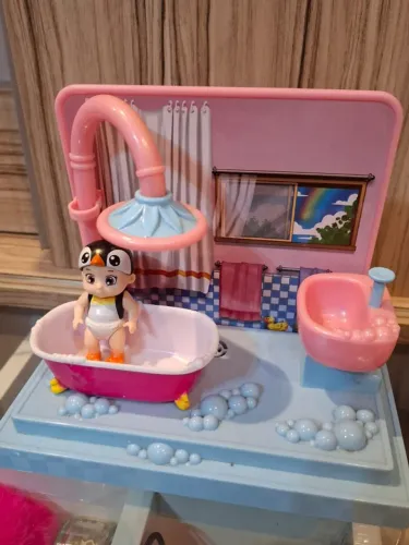 Mini Playset e Boneca Baby Secrets Hora do Banho - Bebê Pinguim da marca Candide