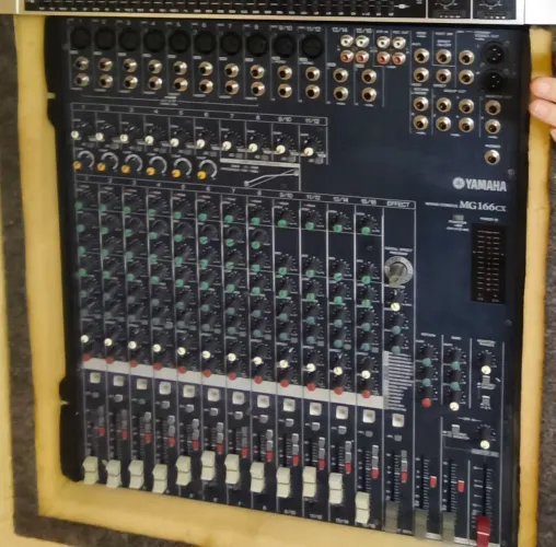 Mesa de Som 16 canais -Yamaha MG166CX - Perfeita excelente