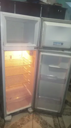 Geladeira gelo seco gelando bem