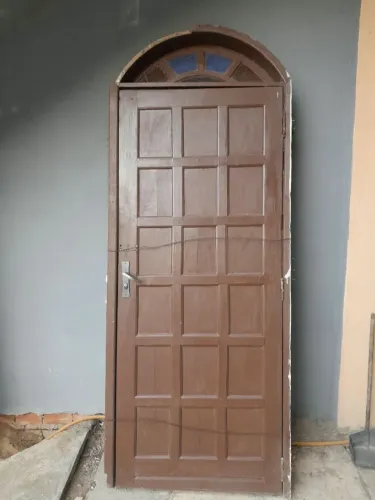 Porta Madeira maciça e 3 janelas de madeira macica