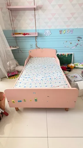 Vendo cama infantil compacta na cor rosa