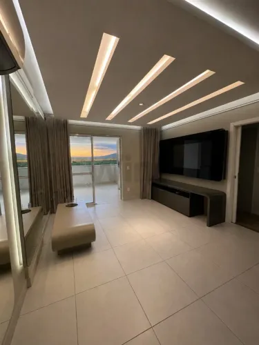 Apartamento amplo com sol da manhã próximo ao colégio Marista e Hospital São José, todo mo