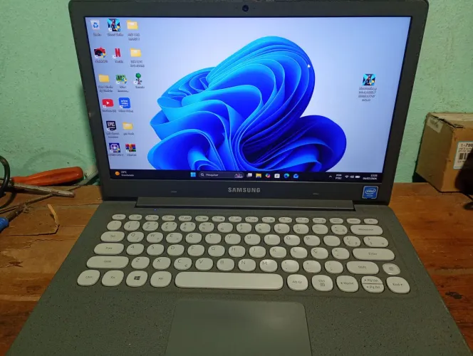 Notebook Samsung 530X Core I3 SSD 240GB 4GB Ram - Impecável<br><br>