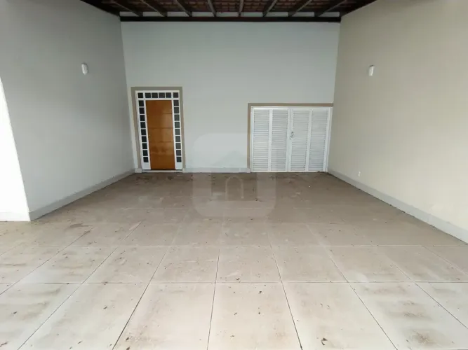 Casa com 231m² para locação no bairro Santa Mônica