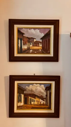 Conjunto 2 Quadros Óleo Sobre Tela Casario Colonial Moldura Madeira