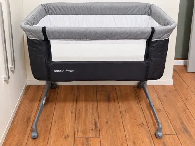 Berço Portátil Cosco Kids Cobed Pluggy - 7 Níveis de Altura com Rodinhas 0 a 9kg