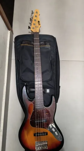 Jazz bass LTD. Aceito troca.