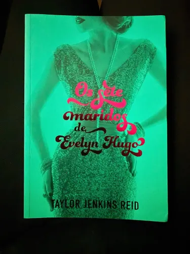 Livro Os sete maridos de Evelyn Hugo - Taylor Jenkins Reid