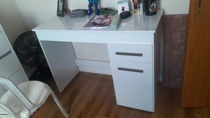 Vendo escrivaninha nova