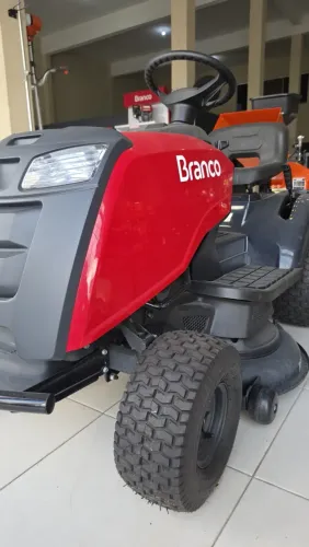 Trator cortador de Grama 