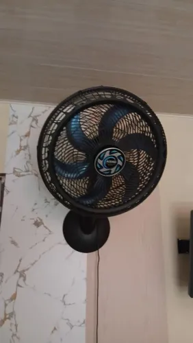 Ventilador Arno de parede seminovo.