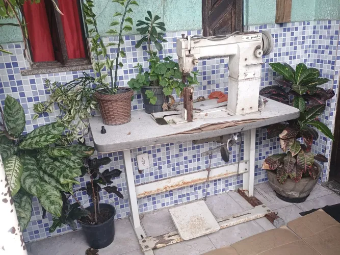 Máquina de costura industrial de coluna 