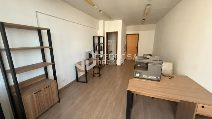 SALA COMERCIAL PARA LOCAÇÃO COM 01 BANHEIRO E 1 VAGA NO VILA DA SERRA