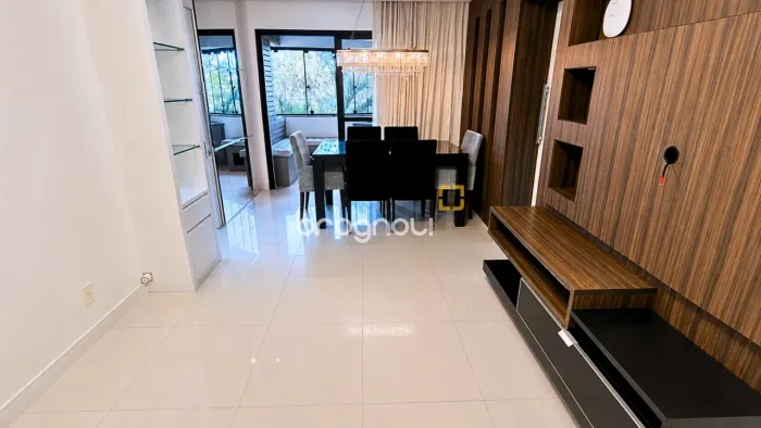 Apartamento com 3 Dormitórios, Suíte e 2 Vagas de Garagem