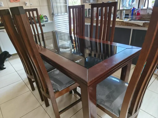Mesa 6 cadeiras com tampão de vidro