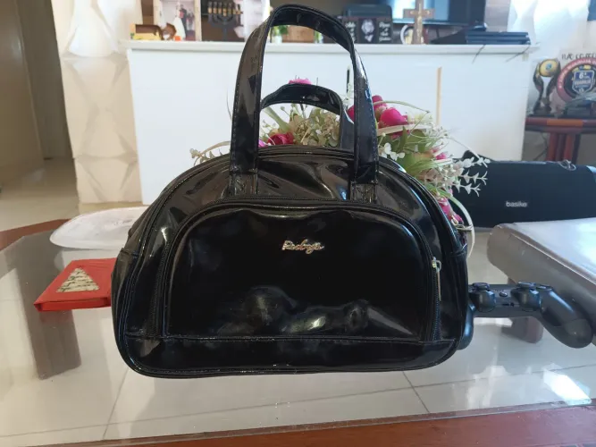 Bolsa / Necessaire Térmica Ruby's Preta em Verniz