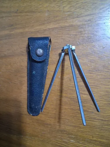 Tripé vintage de mesa com estojo 